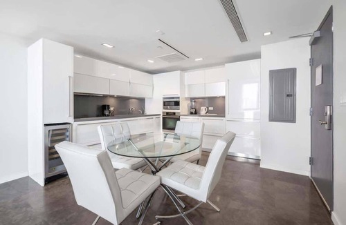 City Center Condo | South Beach Suite Steps to Beach