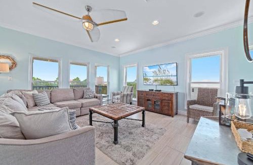 Surf Side Shores House | Southern Charm Fort Morgan
