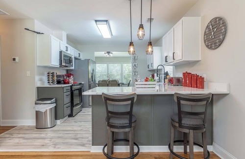 Phenix City House | Southern Comfort Bungalow- Cozy & Close to Downtown Columbus, 7 Miles to Airport