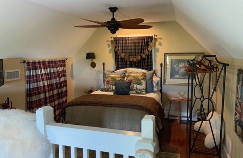 Mount Meigs House | Southern Luxury Carriage House with Lakefront View By Villa Real Escapes