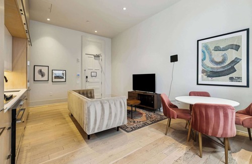 Tulane - Gravier Apartment | Spacious 1BR Apartment near UMC Medical Center w/Parking