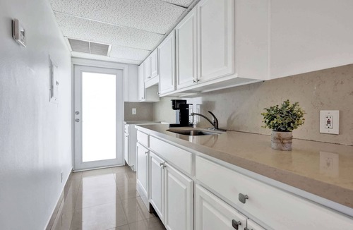 Mango Groves Apartment | Spacious 1BR Retreat in Lake Worth