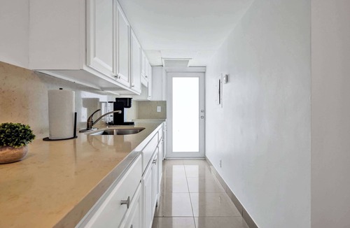 Mango Groves Apartment | Spacious 1BR Retreat w/Pool in Lake Worth