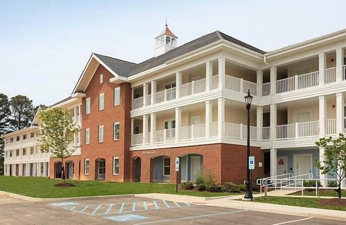 Lackey Condo | Spacious 2BR Williamsburg w/ Pool & WiFi