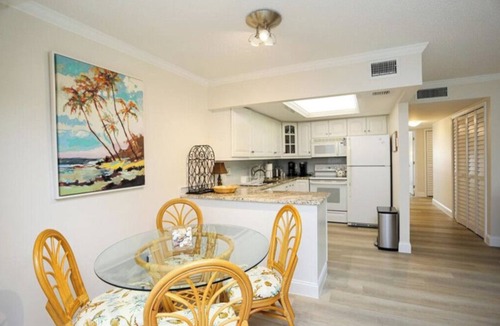Moorings Condo | Spacious 3 bedroom lakeside condo in The Moorings.