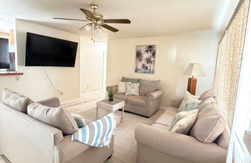 United Central House | Spacious 4-bedroom house in tranquil St. Petersburg close to everything!