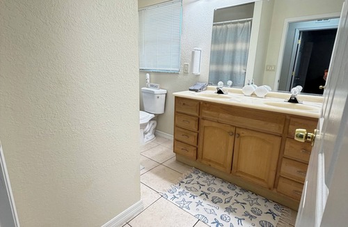 United Central House | Spacious 4-bedroom house in tranquil St. Petersburg close to everything!