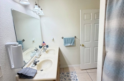 United Central House | Spacious 4-bedroom house in tranquil St. Petersburg close to everything!