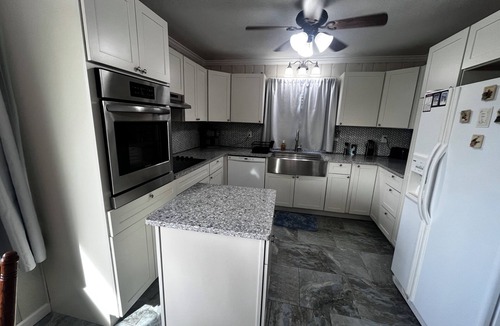 Bluff City House | Spacious 4-bedroom house with large back yard near Bristol Motor Speedway