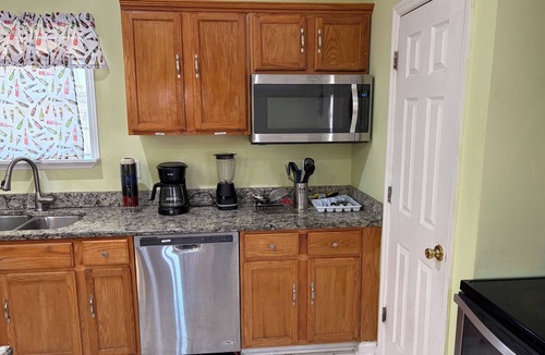 Normal House | Spacious 4-bedroom house with AC and WiFi in charming Huntsville