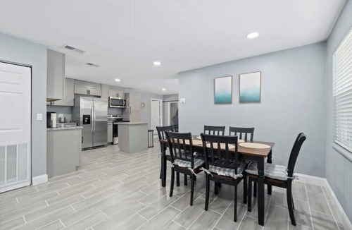 Clearwater Hotel | Spacious 4-bedroom house in fantastic Clearwater with AC