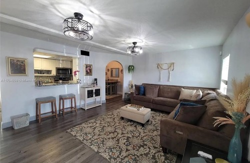 Survey Creek House | Spacious 4-bedroom house on the water, with WiFi and large yard.