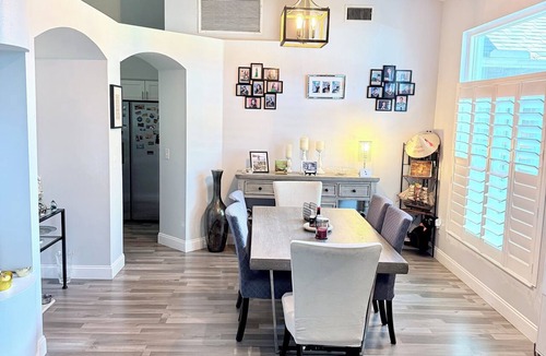 East County Civic Group House | Spacious 4-bedroom house in peaceful Valrico. 2 King, 1 Queen Bed. 2 Couches