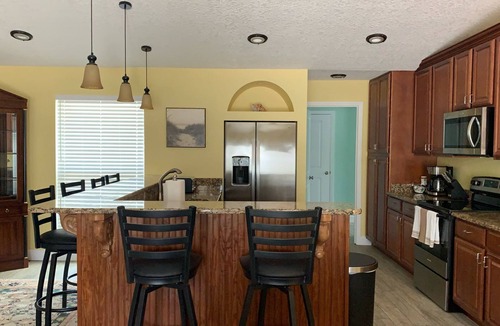 Isle of Palms House | Spacious 4-bedroom house in enchanting Jacksonville with WiFi, AC