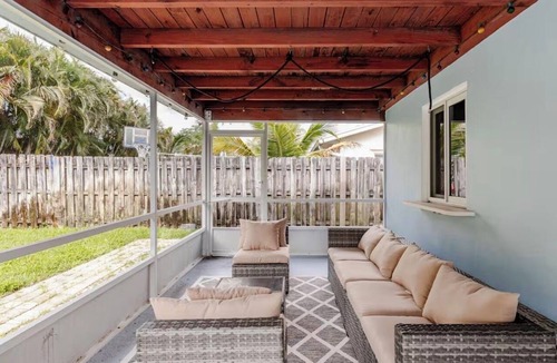 Survey Creek House | Spacious 4bedroom Home in Fort Lauderdale with Pool. Perfect for Families