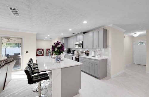 Sandalwood House | Spacious 4BR/2BA Fam Haven with quick commute