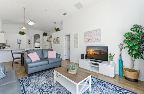 Seasons House | Spacious 4BR Home, Pool, Games, Pets Welcome