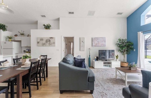 Seasons House | Spacious 4BR Home, Pool, Games, Pets Welcome