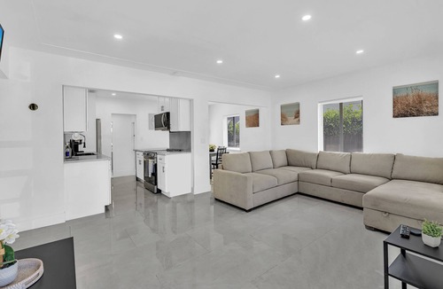 Buena Vista House | Spacious 4BR HomeGatedFree ParkingMiami Design DistrictWynwood