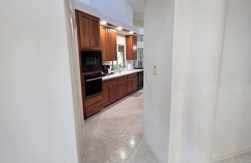 Crystal River House | Spacious 4BR Retreat w/Private Saltwater Pool, Hot Tub & Minutes to Springs!