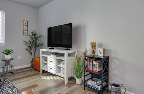 Spring Green Apartment | Spacious 4BR Retreat in Spring Green Near APT & River