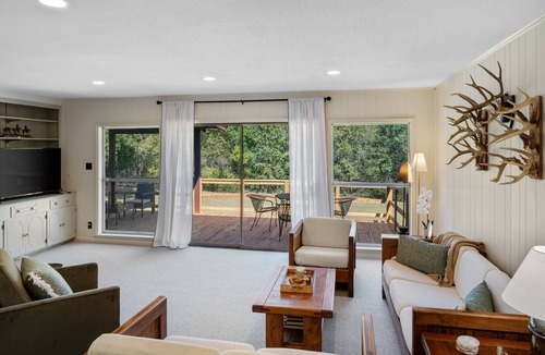 Hattiesburg House | Spacious 4BR Retreat Fish Pond, Fire Pit&Game Room