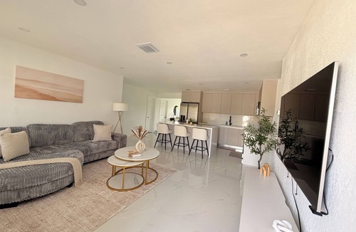Miami Gardens House | Spacious 5-bedroom house in welcoming Miami Gardens near hard rock