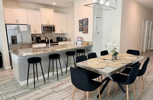 Kissimmee Resort | Spacious 5-bedroom/4 bathroom/Private Pool/Sleeps 13 inside Resort Near Disney!