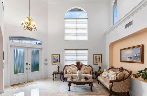 Versailles House | Spacious 5-bedroom house in charming Wellington with WiFi, AC