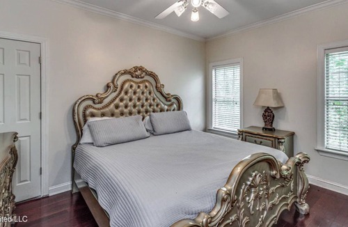 Brandon House | Spacious 5-bedroom house in tranquil Brandon with AC