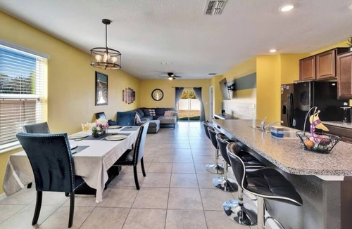 Wimauma House | Spacious 5-bedroom house in pleasant Wimauma with a warmth vibe