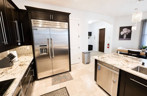 Alva House | Spacious 5-bedroom Luxury Courtyard Estate in ALVA Pool + Resort Style Amenities
