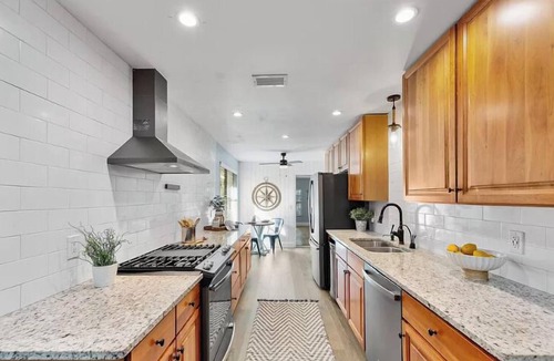 East Arlington House | Spacious 5-bedroom house with backyard in charming Jacksonville, 8 min to beach