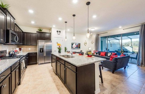 Loughman House | Spacious 5-Bedroom Villa with Private Pool in Davenport