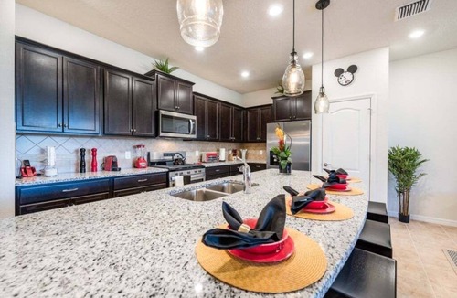 Loughman House | Spacious 5-Bedroom Villa with Private Pool in Davenport