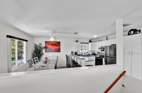 Cortez House | Spacious 5BR Duplex Near Beach and IMG - Ideal for Multi-Family Vacations