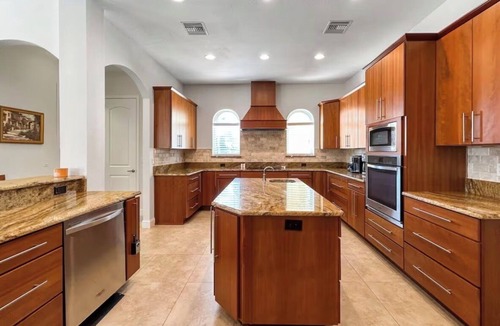 Sebring House | Spacious 6-bedroom 7-bath house in beautiful Sebring