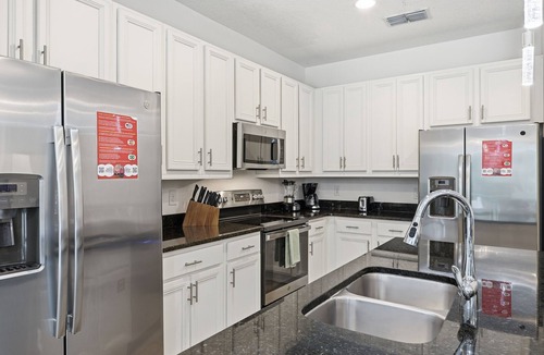 Indian Point House | Spacious 8BR, Full Kitchen, Near Disney