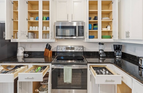Indian Point House | Spacious 8BR, Full Kitchen, Near Disney