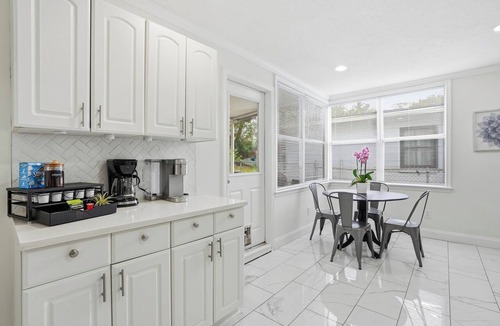 Avondale House | Spacious and comfortable house in Avondale. Ideal for longer stays. Pet friendly