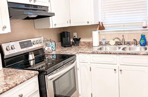 Atmore Apartment | Spacious Apartment with Private Entrance and Covered Parking