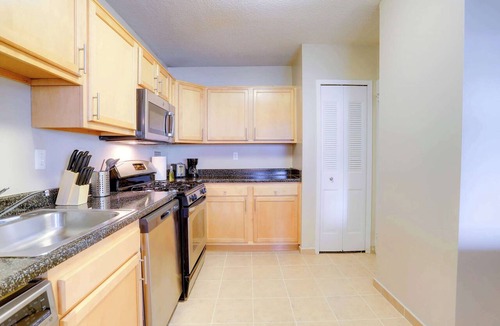 Crystal City Apartment | Spacious Arlington Apt Near DC with Gym