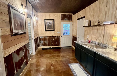 Joppa House | Spacious barndominium on scenic farmland. 5 miles from Guntersville boat ramp!