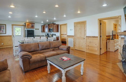 Bryant Cabin | Spacious Bryant Cabin: Private Hot Tub & Views