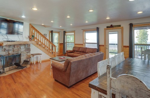 Bryant Cabin | Spacious Bryant Cabin: Private Hot Tub & Views