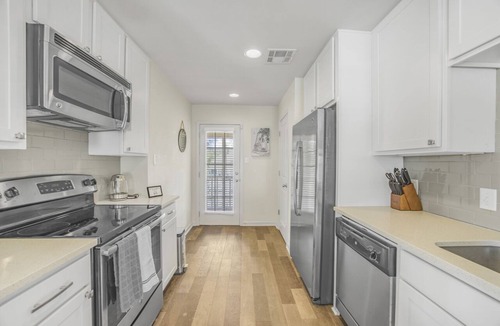 Mid City South Condo | Spacious, Centrally Located 2bd Condo w/Pool