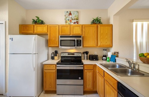 Highlands Reserve House | Spacious End-Unit Townhouse, 2 Master Suites, at Regal Palms, close to Clubhouse