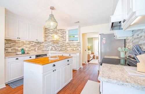 Pensacola House | Spacious Family Pool Home near White Sand Beaches, Shopping and attractions