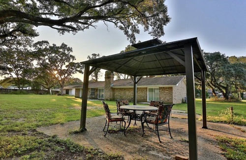 Northwest Pensacola House | Spacious Home Minutes Away From 2 or Amusement Park, Mall, & Downtown