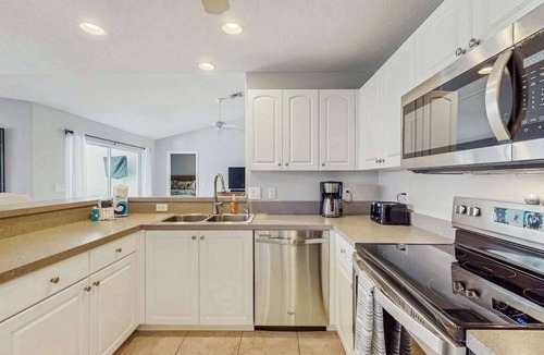 South Venice House | Spacious home with private saltwater heated pool, gas grill, close to the beach